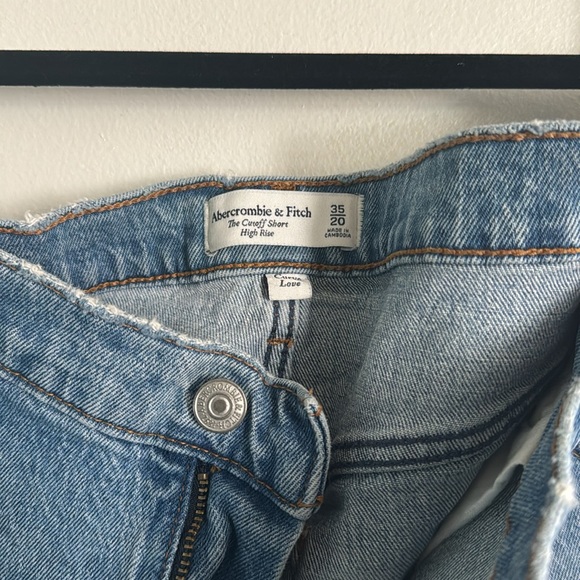 Abercrombie & Fitch The Cutoff Short Curve Love - Picture 2 of 3